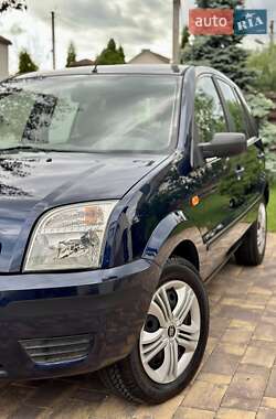Хэтчбек Ford Fusion 2005 в 