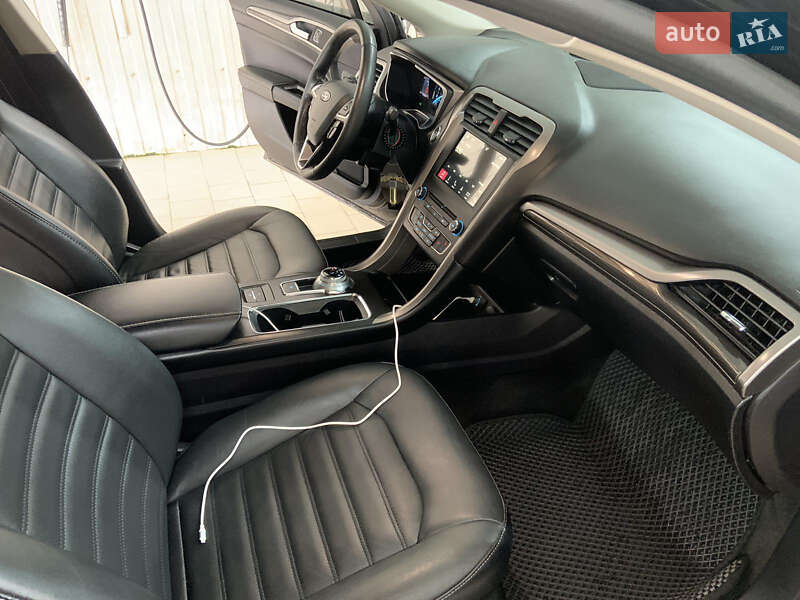 Седан Ford Fusion 2018 в Жашкове