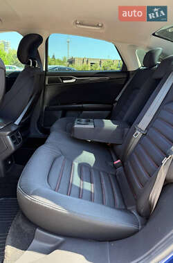 Седан Ford Fusion 2012 в 