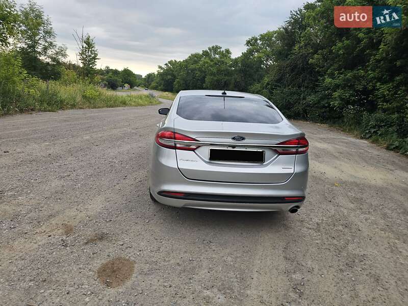 Седан Ford Fusion 2016 в Чорткові