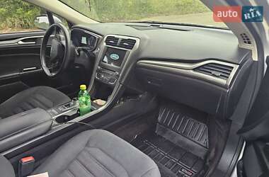 Седан Ford Fusion 2016 в 