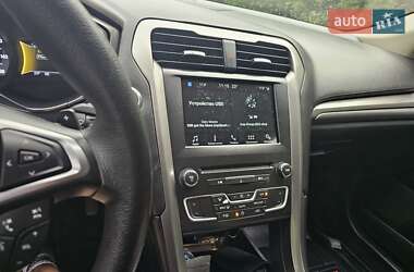 Седан Ford Fusion 2016 в 