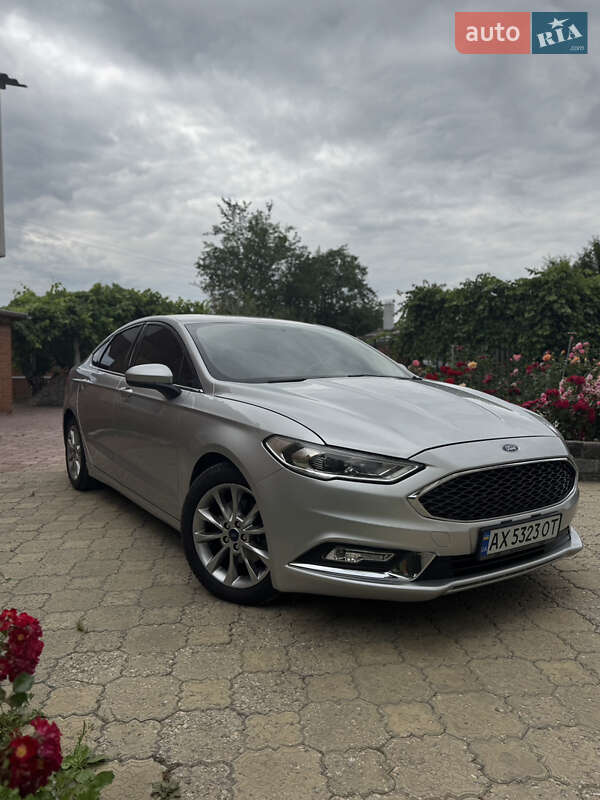 Седан Ford Fusion 2017 в 