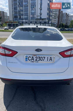 Седан Ford Fusion 2013 в 