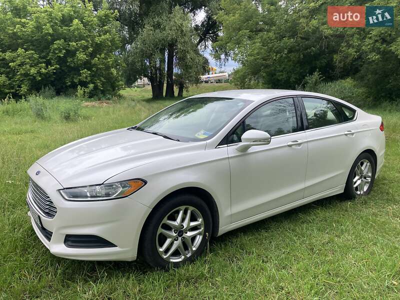 Седан Ford Fusion 2013 в 