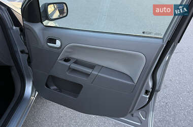 Хэтчбек Ford Fusion 2005 в 