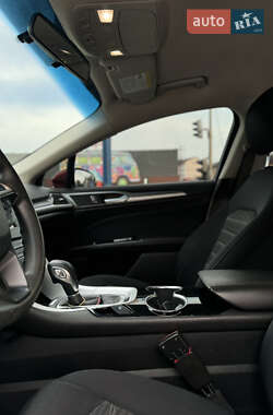 Седан Ford Fusion 2015 в 