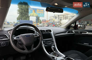 Седан Ford Fusion 2015 в 