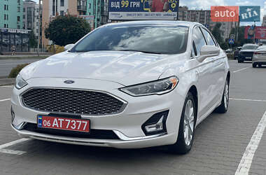 Седан Ford Fusion 2018 в 