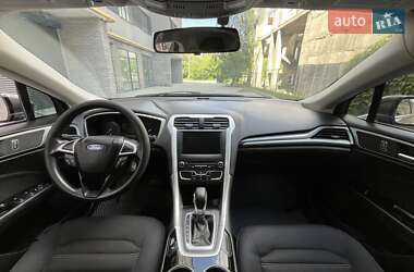 Седан Ford Fusion 2014 в 