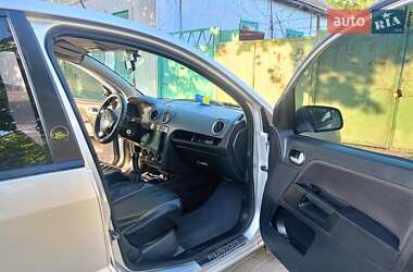 Хэтчбек Ford Fusion 2008 в 