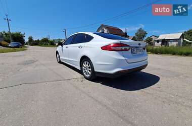 Седан Ford Fusion 2016 в 