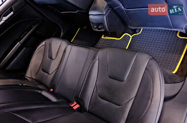 Седан Ford Fusion 2019 в 