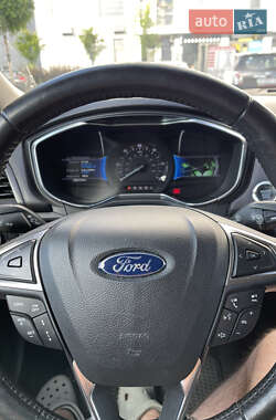 Седан Ford Fusion 2017 в 