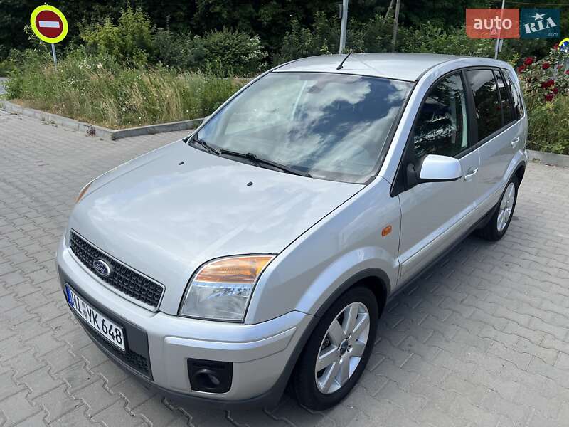 Хэтчбек Ford Fusion 2010 в 