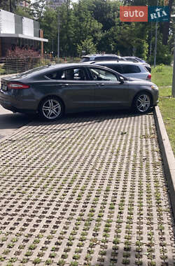 Седан Ford Fusion 2016 в 