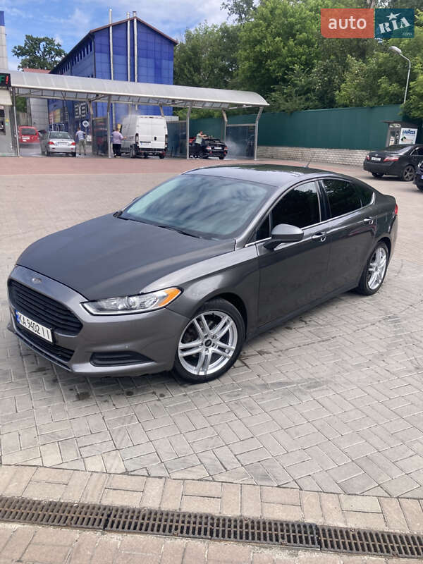 Седан Ford Fusion 2016 в 