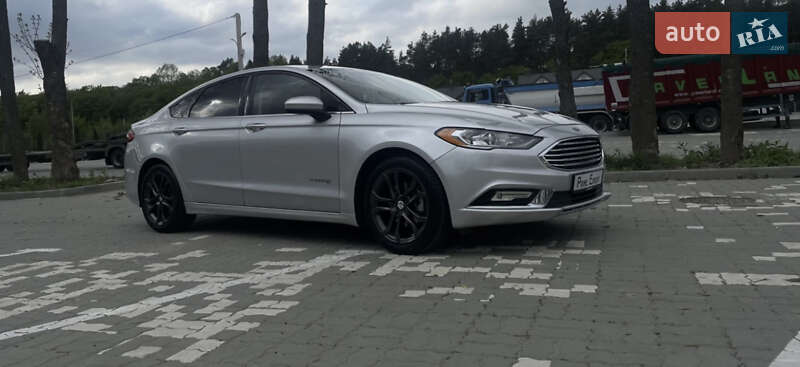 Седан Ford Fusion 2017 в 