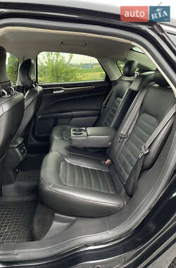 Седан Ford Fusion 2014 в 