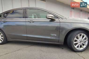 Седан Ford Fusion 2016 в 