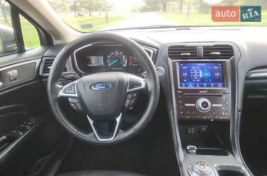 Седан Ford Fusion 2020 в 