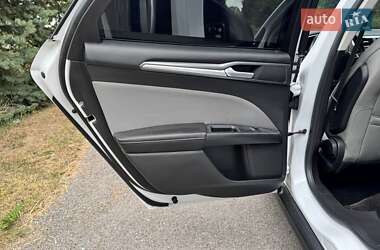 Седан Ford Fusion 2015 в 