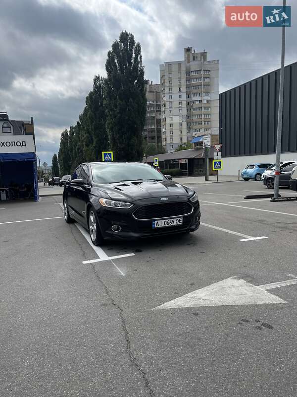 Седан Ford Fusion 2015 в 