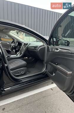 Седан Ford Fusion 2015 в 