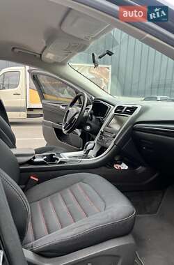 Седан Ford Fusion 2015 в 