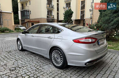 Седан Ford Fusion 2013 в 