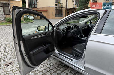 Седан Ford Fusion 2013 в 