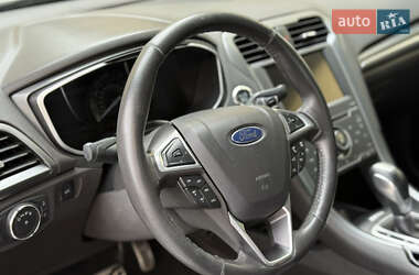 Седан Ford Fusion 2013 в 