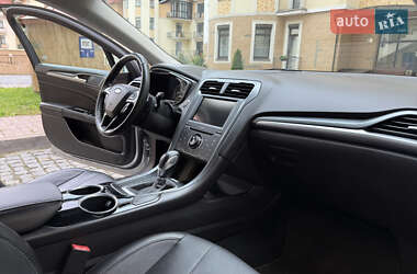 Седан Ford Fusion 2013 в 