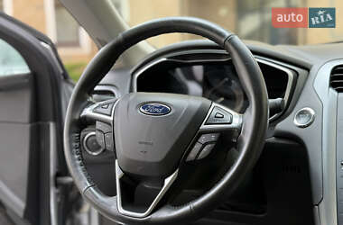 Седан Ford Fusion 2013 в 
