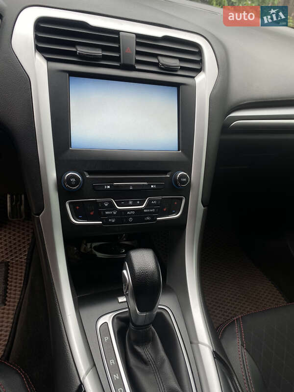 Седан Ford Fusion 2016 в Новомосковске