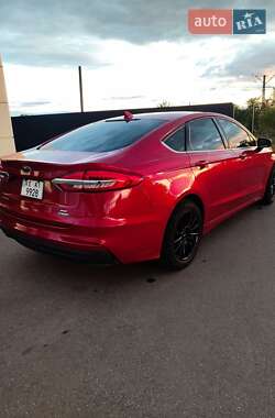 Седан Ford Fusion 2019 в 