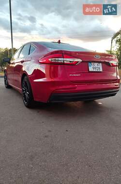 Седан Ford Fusion 2019 в 
