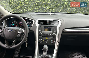 Седан Ford Fusion 2012 в 