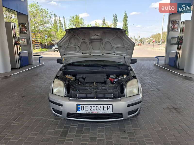Хэтчбек Ford Fusion 2003 в Николаеве