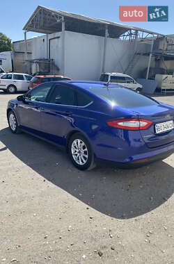 Седан Ford Fusion 2015 в 