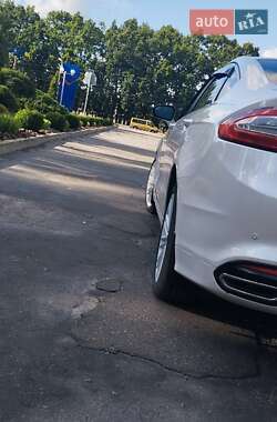 Седан Ford Fusion 2013 в 
