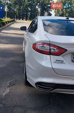 Седан Ford Fusion 2013 в 