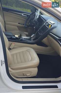 Седан Ford Fusion 2013 в 