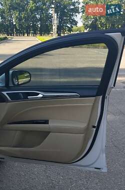 Седан Ford Fusion 2013 в 
