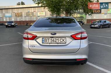 Седан Ford Fusion 2015 в 