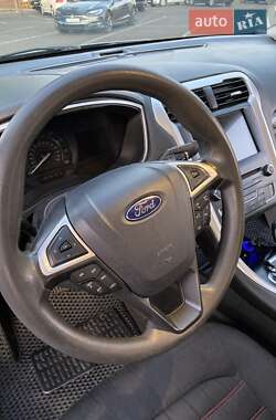 Седан Ford Fusion 2015 в 