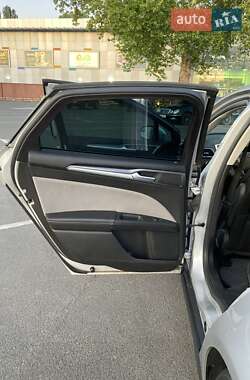 Седан Ford Fusion 2015 в 