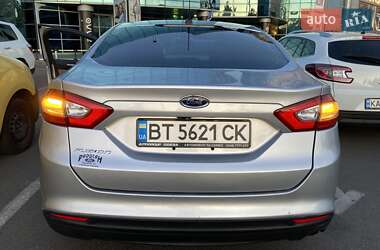 Седан Ford Fusion 2015 в 