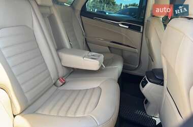 Седан Ford Fusion 2015 в 