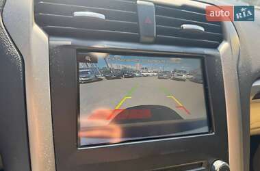 Седан Ford Fusion 2015 в 